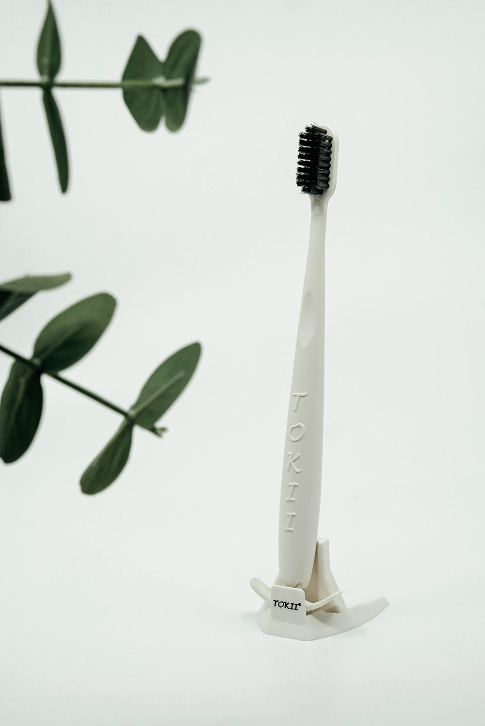 Tokii –  Toothbrush with attached Sliding Tongue Scraper